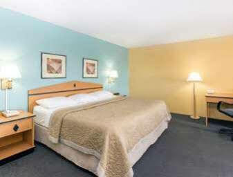 Super 8 By Wyndham Motel